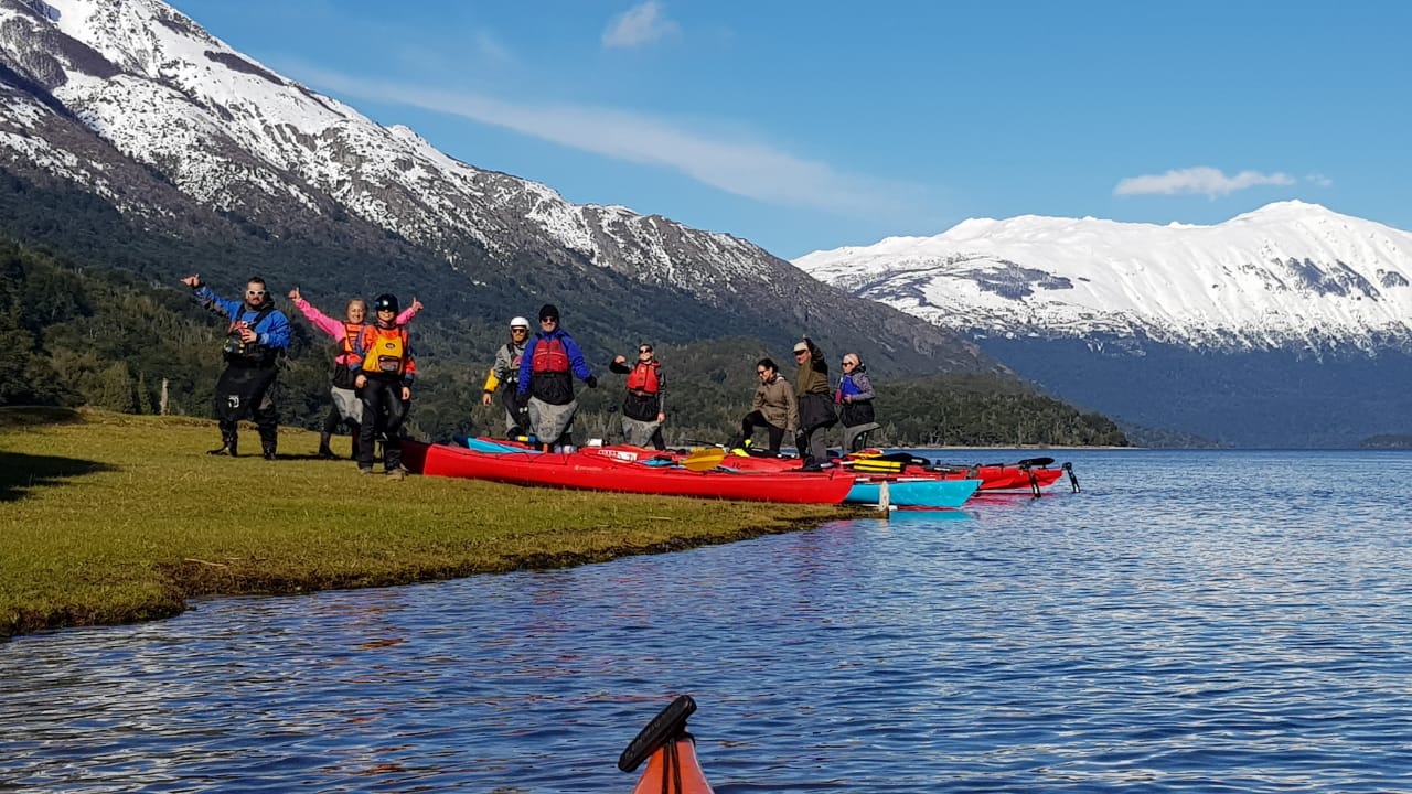 Grupo durante la Bajada de los Lagos en el Parque Nacional Los Alerces